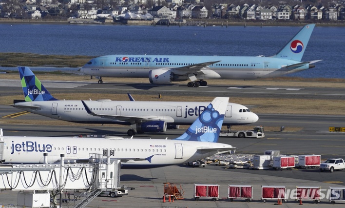 ▲ 지난해 1월 보스턴 로건 국제공항에서 활주로에 항공기들이 대기하는 모습 ⓒ뉴시스